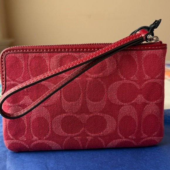 ❤️💘❤️ COACH CORNER ZIP WRISTLET IN SIGNATURE DENIM ❤️💘❤️ NWT ❤️💘❤️ - Picture 5 of 16